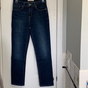 Levi’s Classic Mid Rise Skinny Size 4